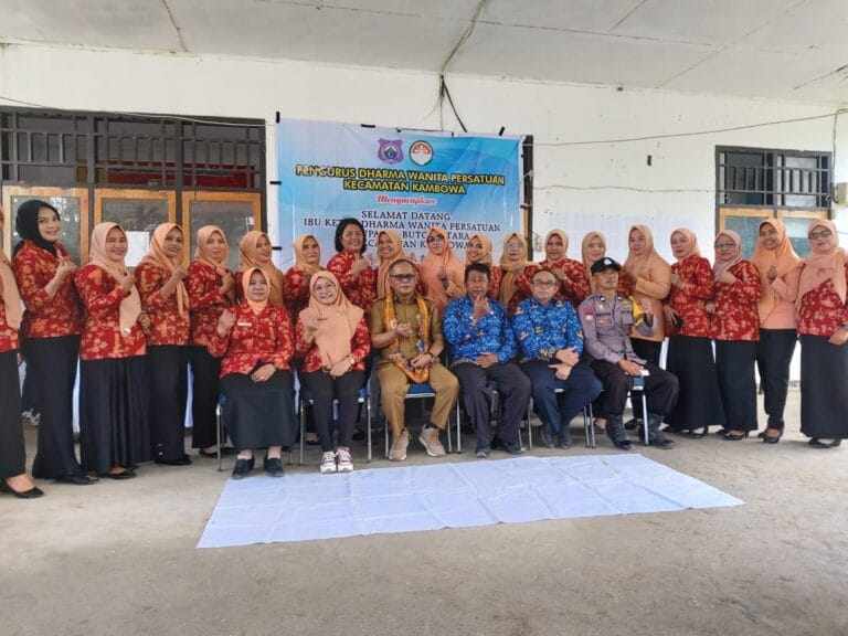 Kunjungan kerja sekretaris daerah dan DWP kab. Buton Utara di kec. Kambowa